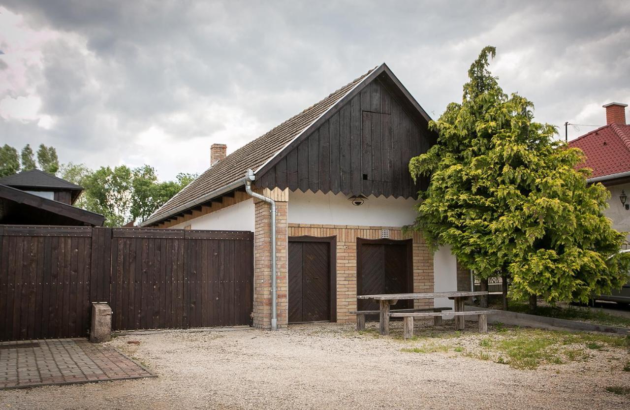Forras Vendeghaz Villa Dunaegyhaza Exterior photo
